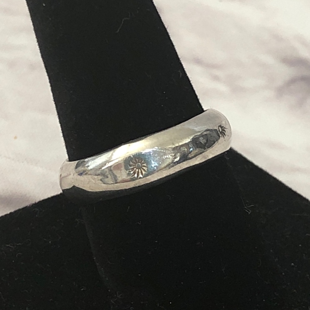 Sterling Silver stamped 925 ring size 9.5 Vintage Heirloom 7.14g